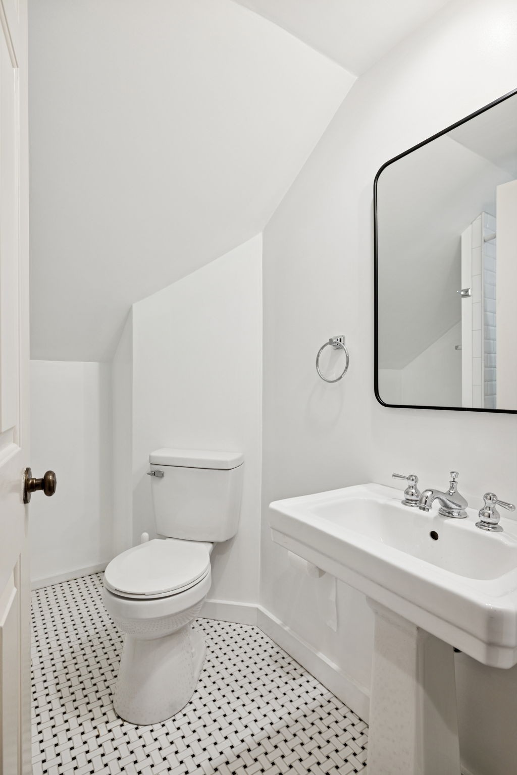 5467 Pinewood Road Franklin, TN 37064 - Photo 69 of 98 a bathroom with a sink a toilet and mirror