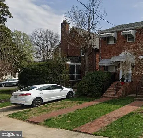 $3,750 | 207 East Spring Street, Alexandria, VA 22301