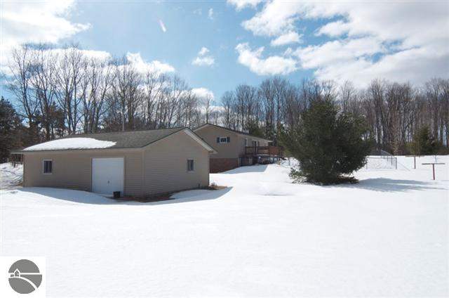 2816 North Reynolds Road Interlochen, MI 49643 - Photo 12 of 31 1743754-11.JPG