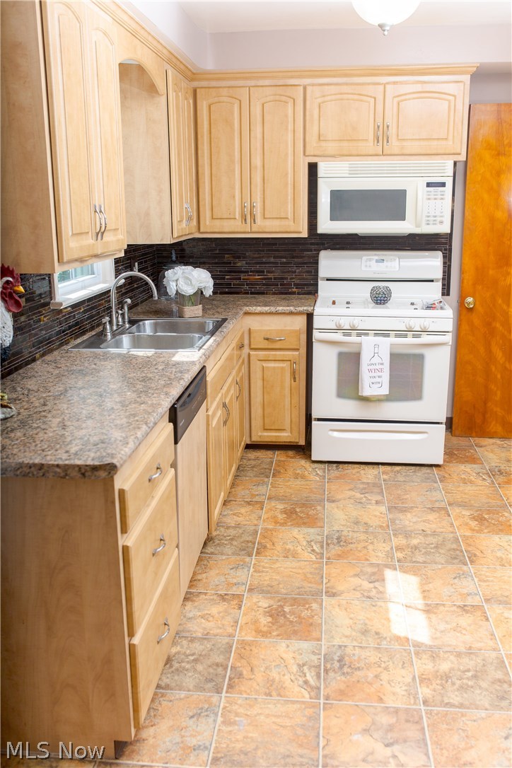 6261 Dunham Road Maple Heights, OH 44137 - Photo 15 of 29