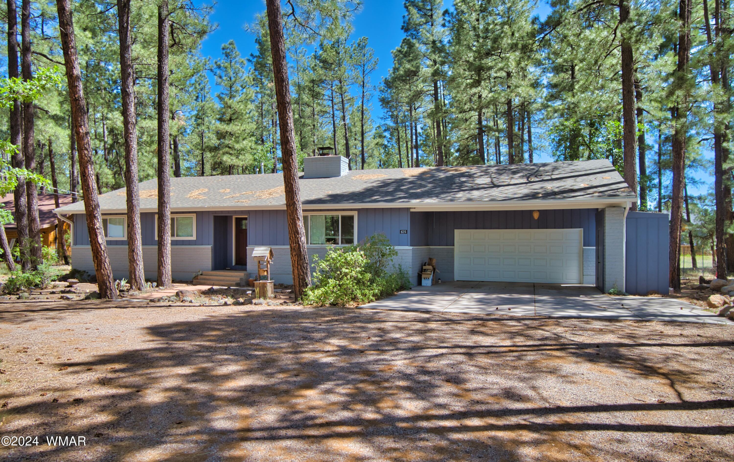 625 East Nora Place Pinetop, AZ 85935 - Photo 11 of 35 a front view of a house with yard