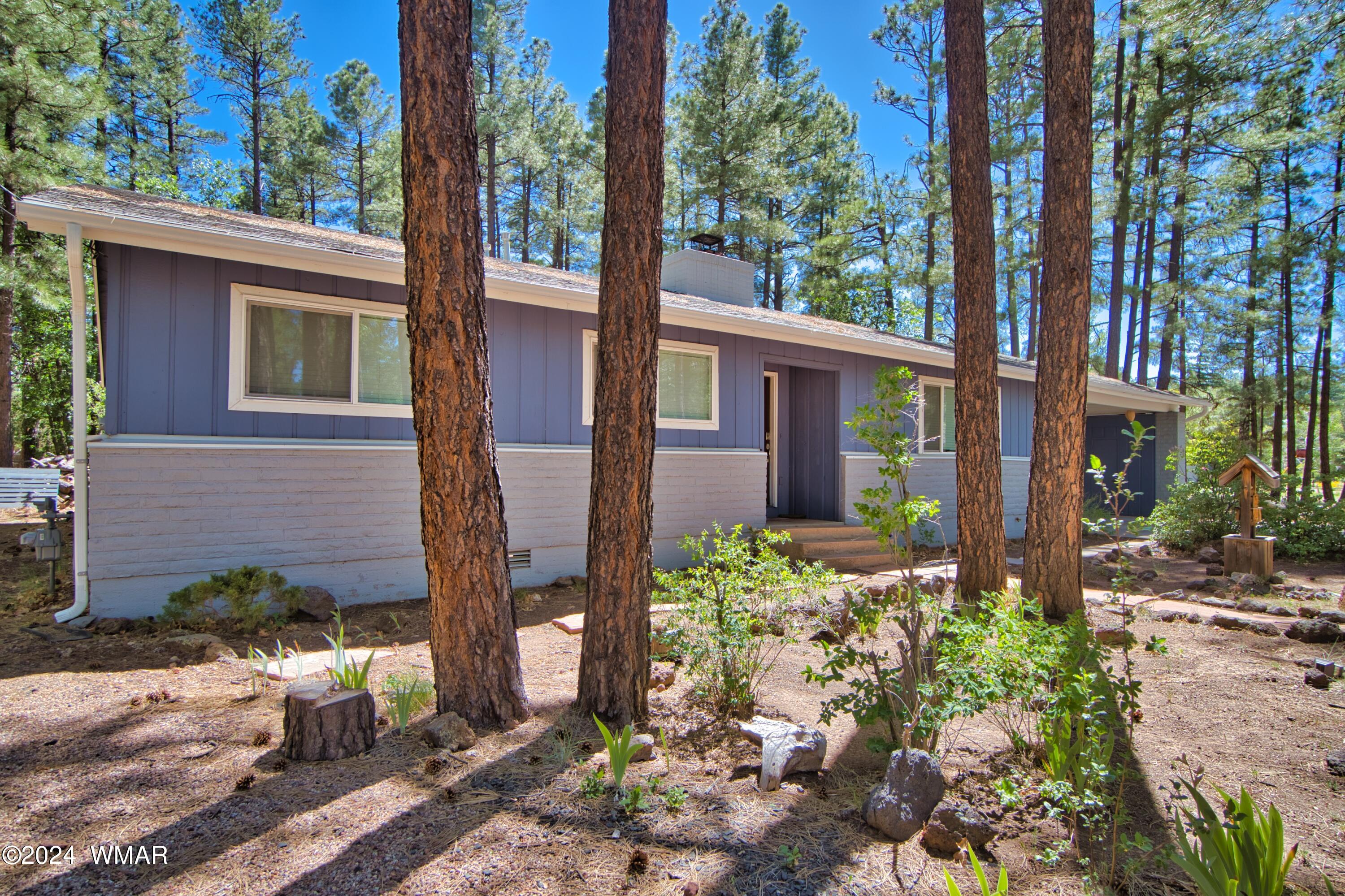 625 East Nora Place Pinetop, AZ 85935 - Photo 2 of 35 front view of a house