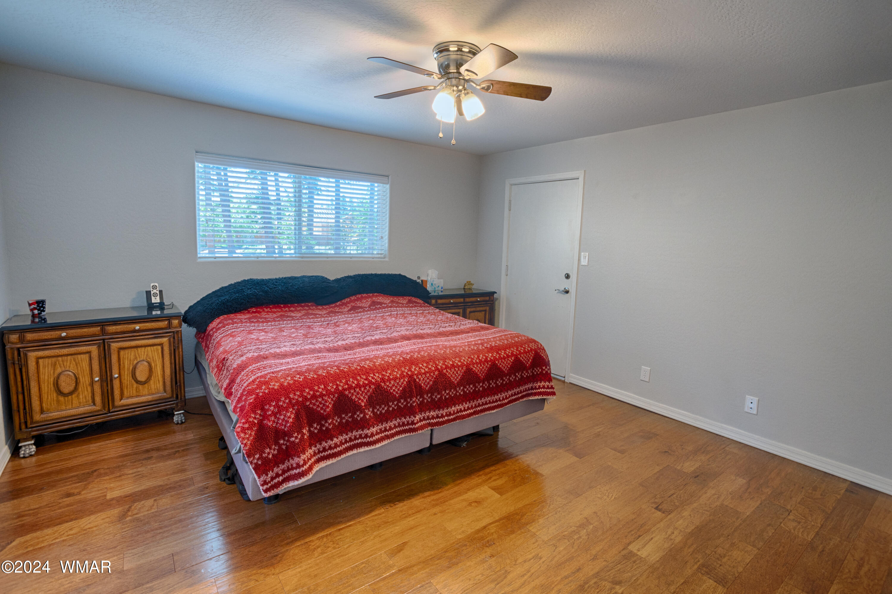 625 East Nora Place Pinetop, AZ 85935 - Photo 23 of 35 a bed sitting in a bedroom next to a window