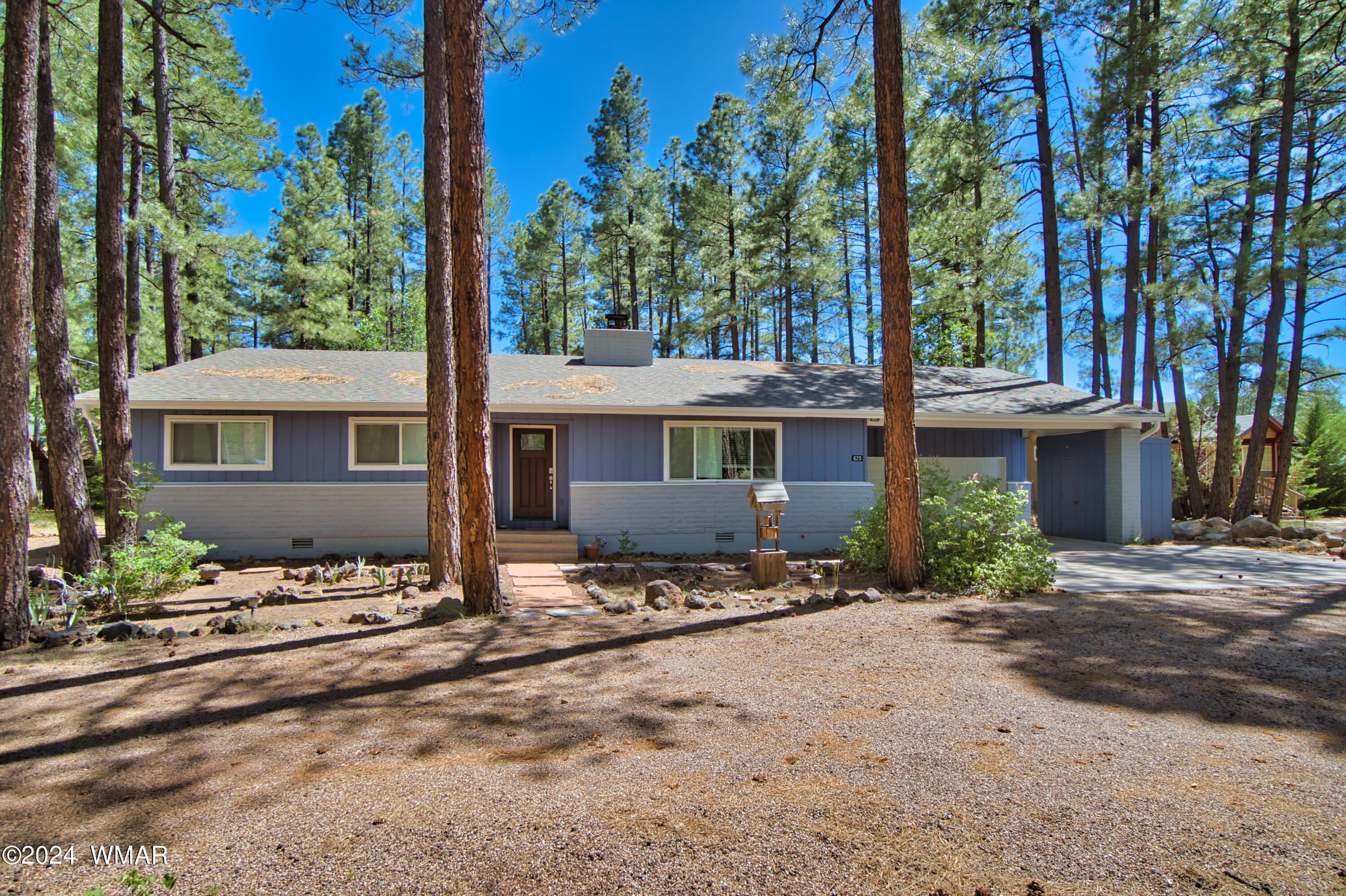 625 East Nora Place Pinetop, AZ 85935 - Photo 5 of 35 a front view of a house with a yard