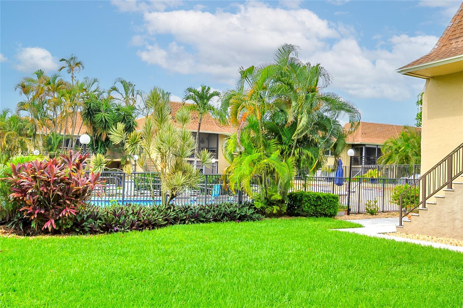 1231 Northwest 13th Street, Unit 472F Boca Raton, FL 33486 - Photo 18 of 22 a view of a back yard of the house