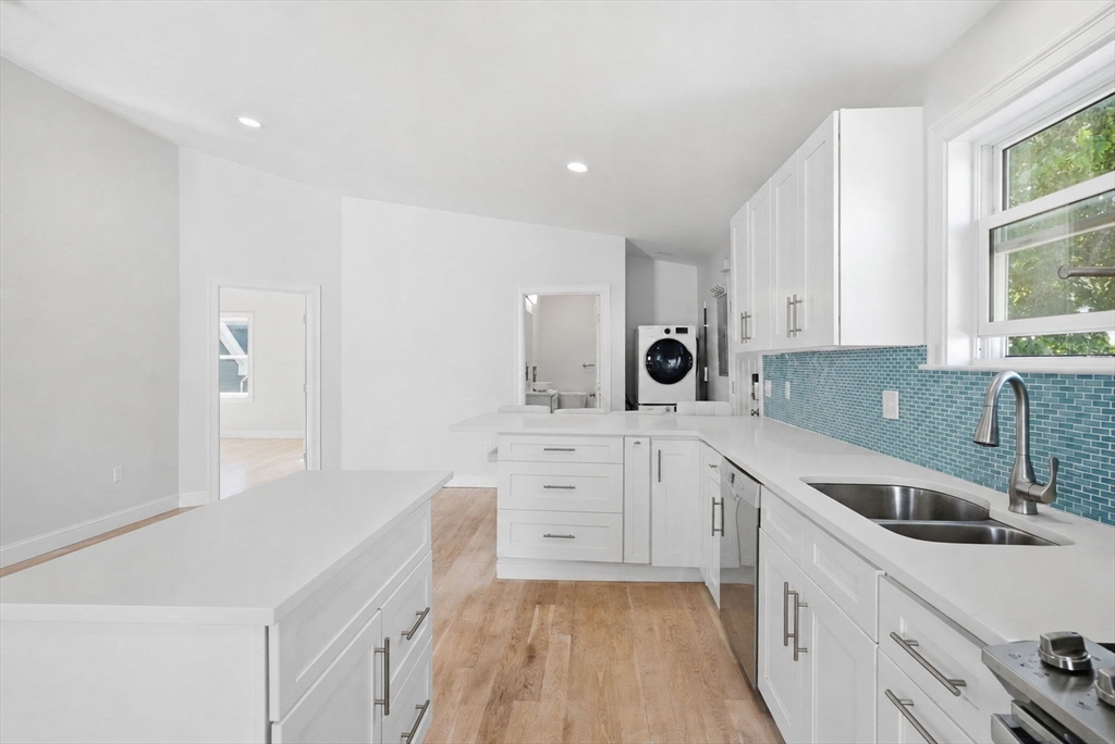 34 Underhill Street, Unit 4 Winthrop, MA 02152 - Photo 3 of 17