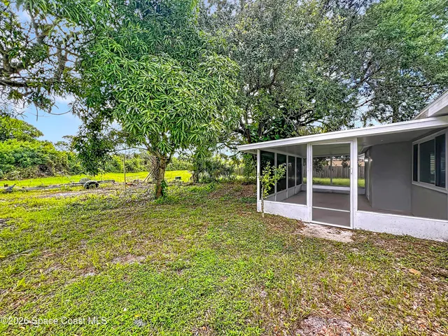 a view of a house with a backyard