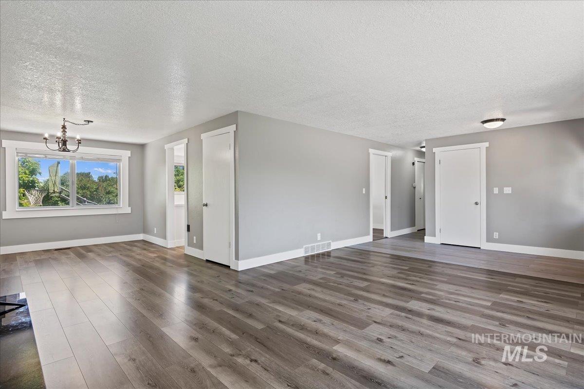 25150 Geri Lane Caldwell, ID 83607 - Photo 8 of 40