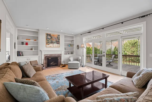 $2,200,000 | 4 East Neck Road, Stonington, CT 06378