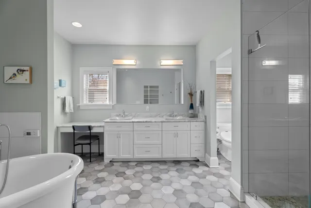 $2,200,000 | 4 East Neck Road, Stonington, CT 06378