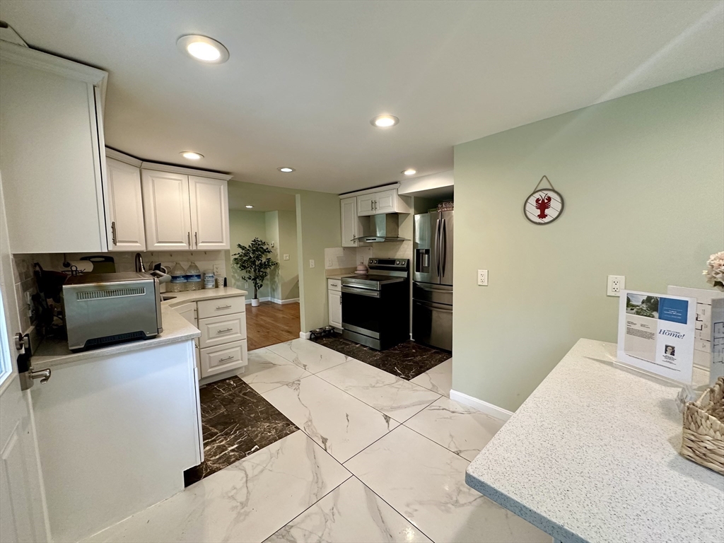 13 Mill Street Lancaster, MA 01523 - Photo 3 of 42