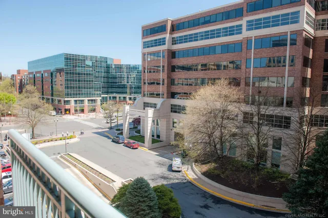 $1,990 | 851 North Glebe Road, Unit 510, Arlington, VA 22203