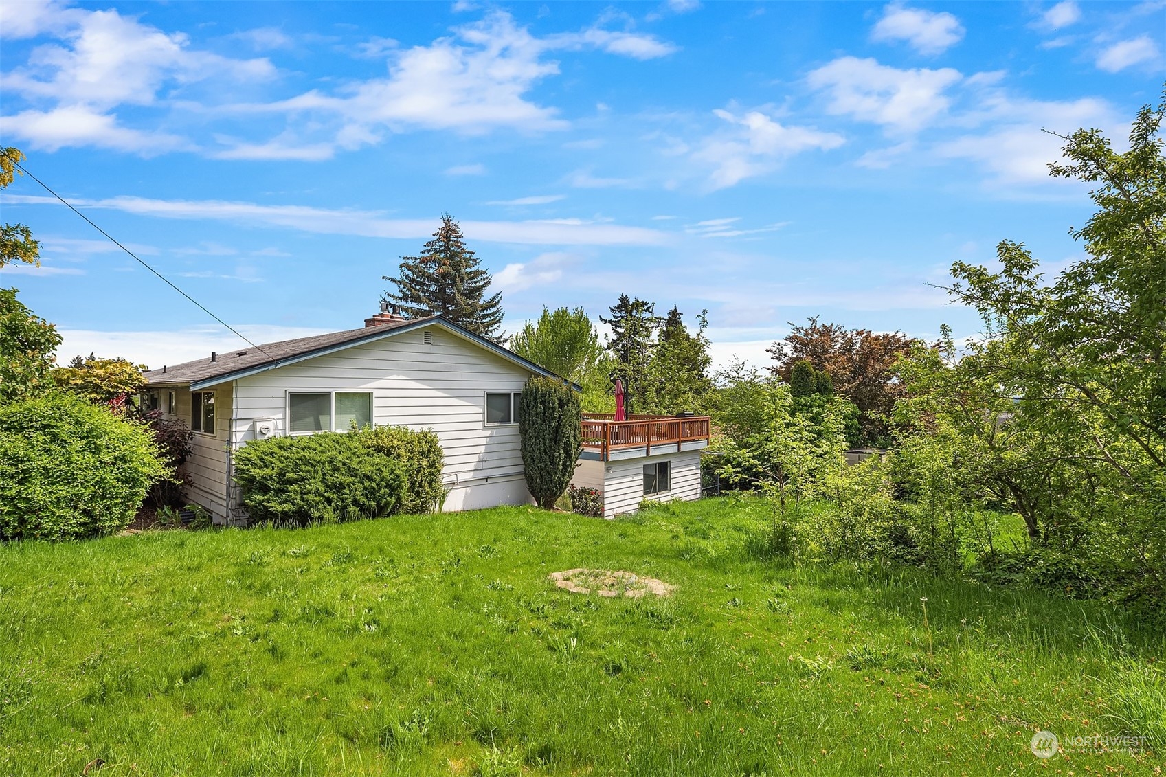 201 Thomas Avenue Southwest Renton, WA 98057 - Photo 33 of 38 a house view with a garden space