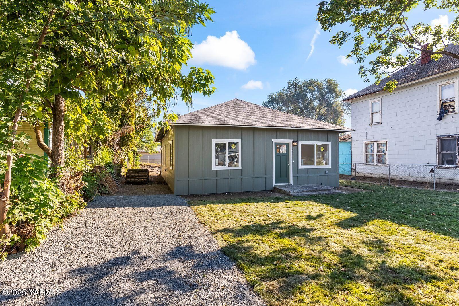 711 North 3rd Street Yakima, WA 98901 - Photo 15 of 21 a view of a house with a yard