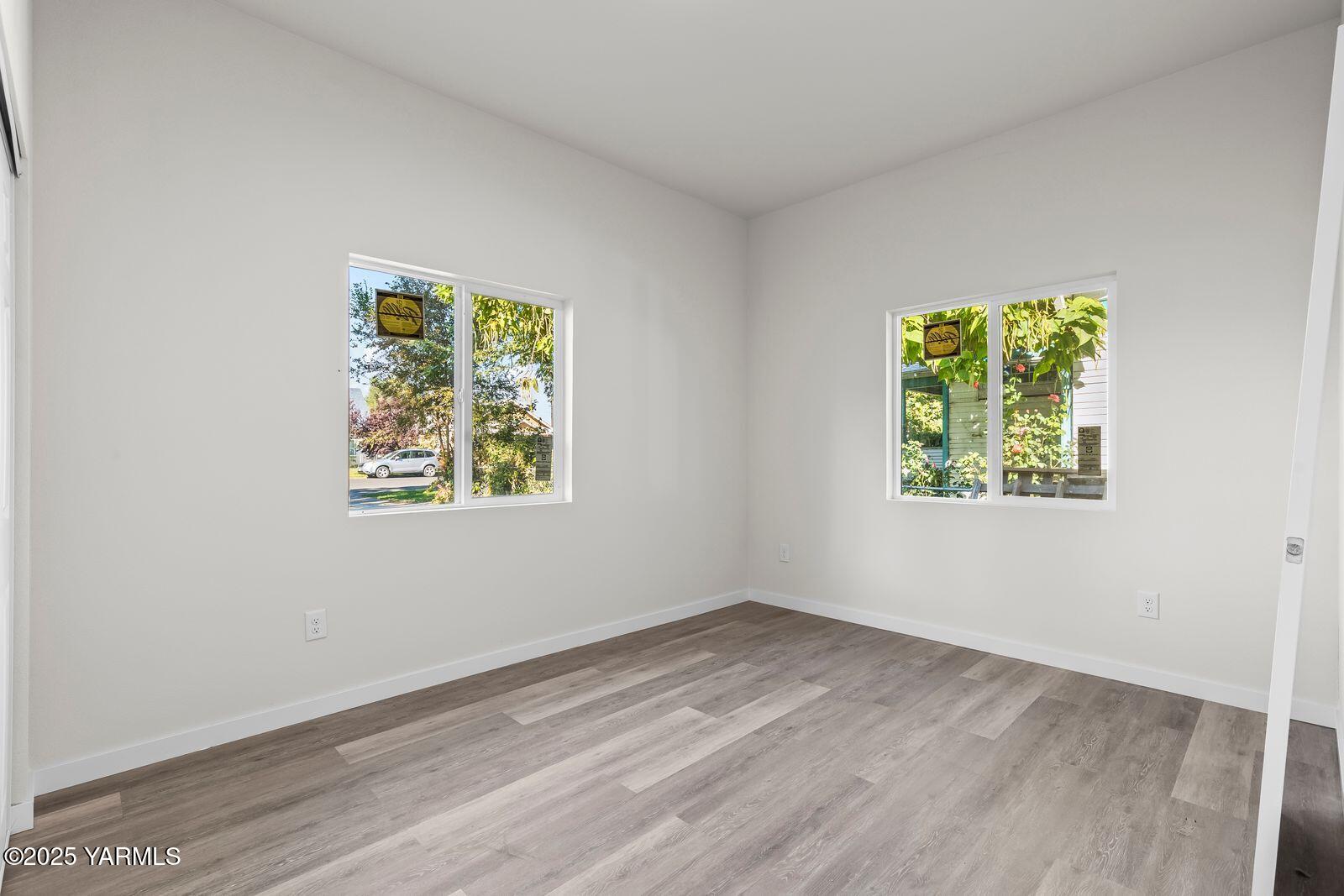 711 North 3rd Street Yakima, WA 98901 - Photo 5 of 21 an empty room with a window