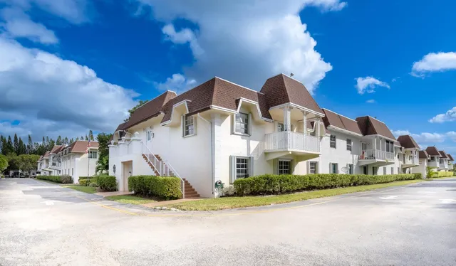 $1,900 | 708 Southeast 2nd Avenue, Unit 421, Deerfield Beach, FL 33441