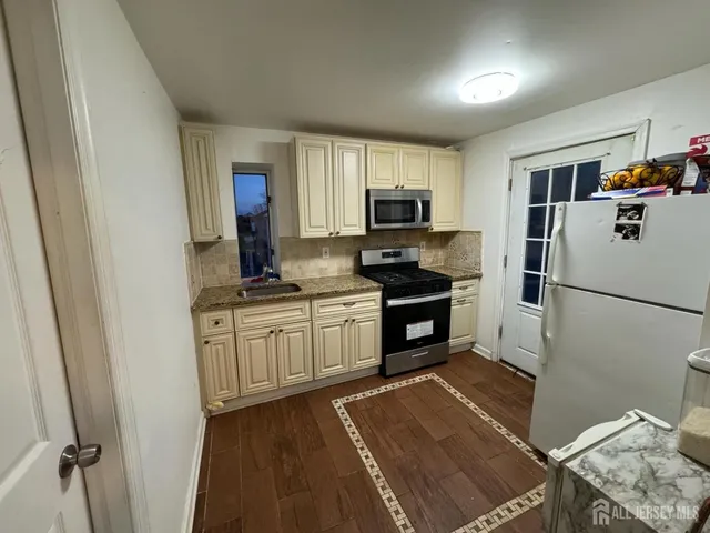 $2,800 | 116 Woodbridge Avenue, Highland Park, NJ 08904