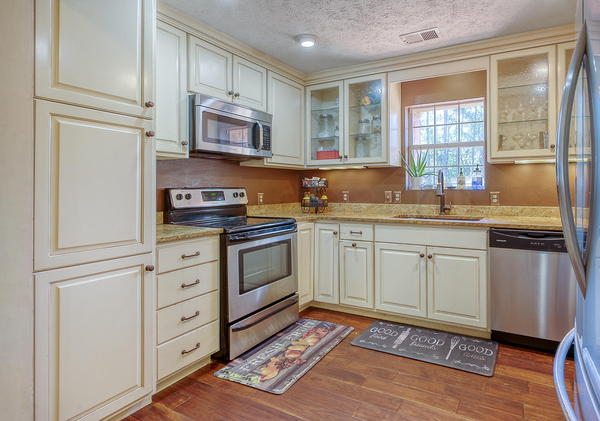 639 Paige Point Road Seabrook, SC 29940 - Photo 28 of 52 Modern Kitchen