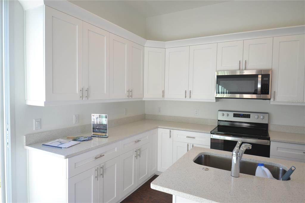 5732 Biscayne Court New Port Richey, FL 34652 - Photo 7 of 31