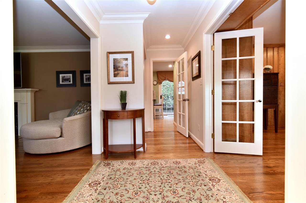 131 Lothrop Road Grosse Pointe, MI 48236 - Photo 10 of 21 50037397-9.JPG
