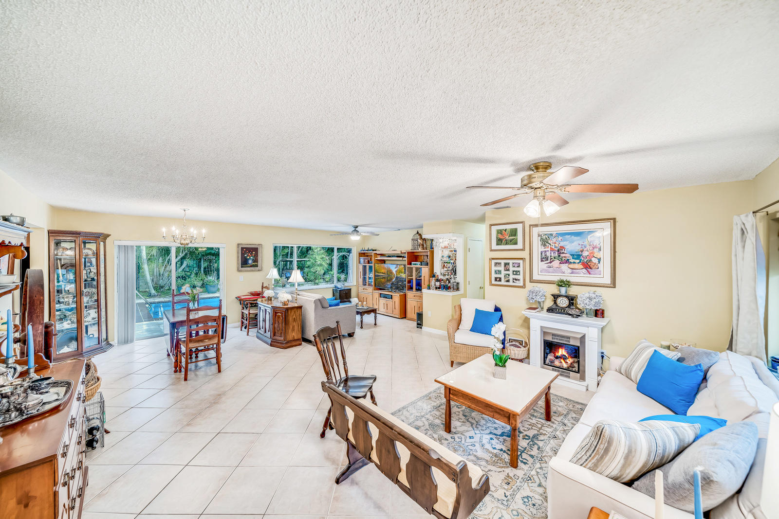 10877 Gable Street Boca Raton, FL 33428 - Photo 11 of 60 Living Room