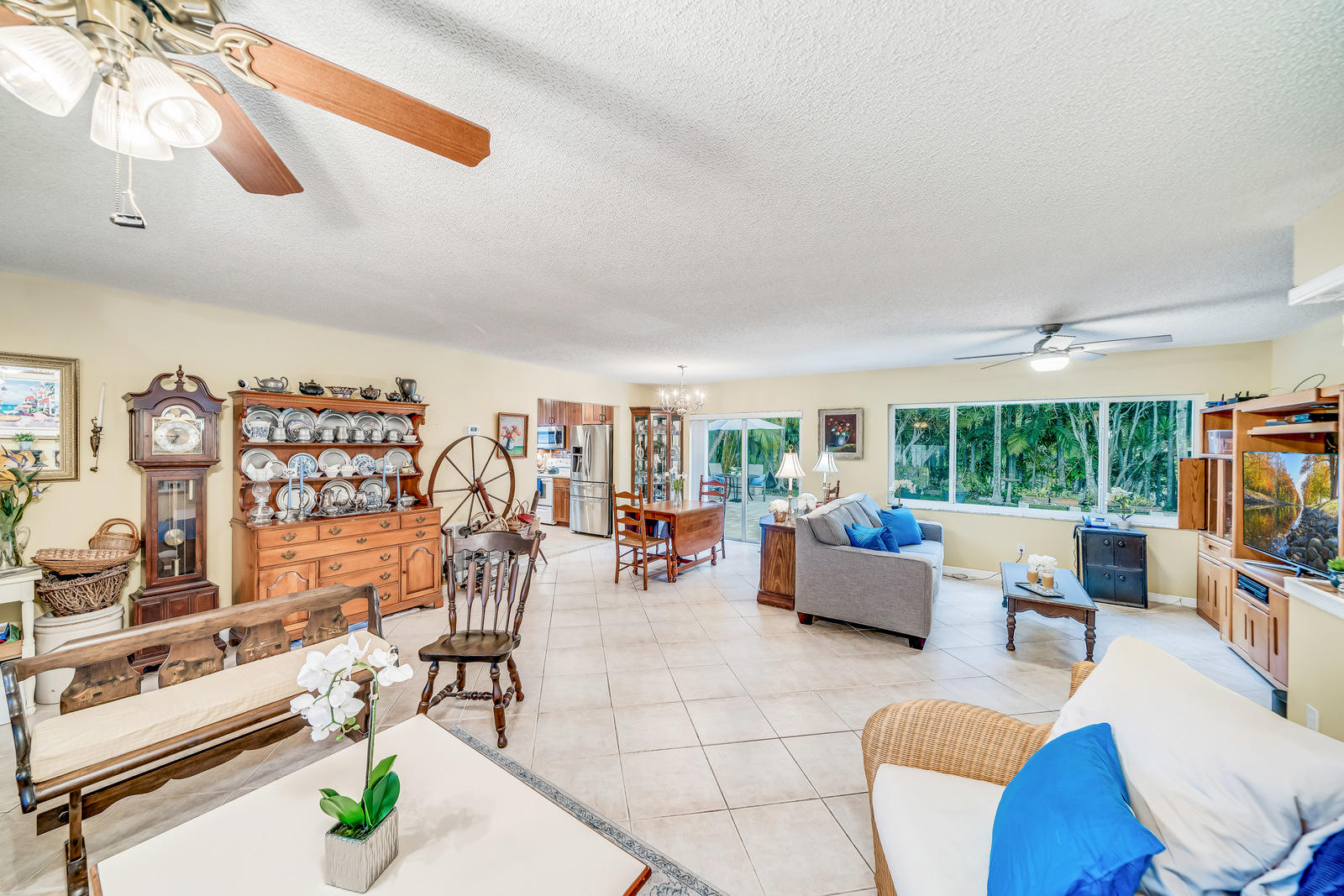 10877 Gable Street Boca Raton, FL 33428 - Photo 12 of 60 Living Room