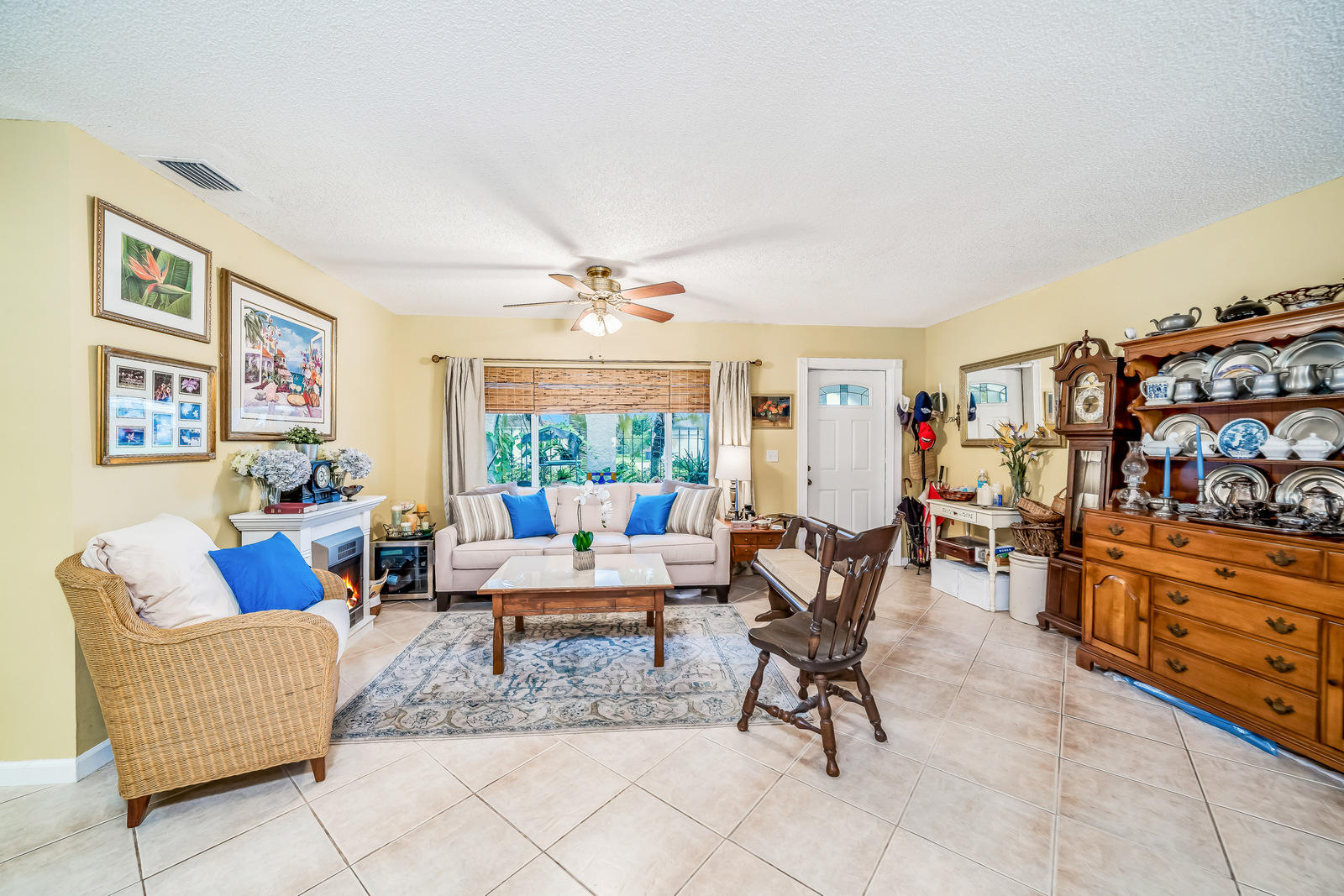 10877 Gable Street Boca Raton, FL 33428 - Photo 17 of 60 Living Room