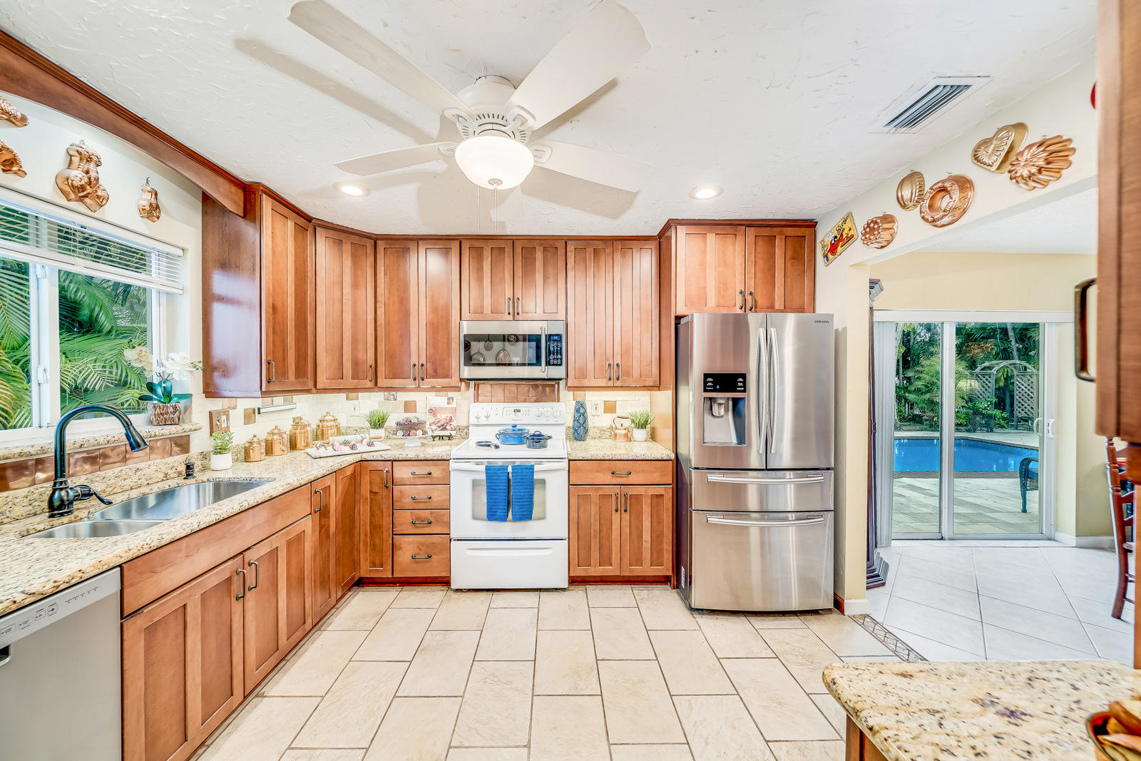 10877 Gable Street Boca Raton, FL 33428 - Photo 28 of 60 Kitchen