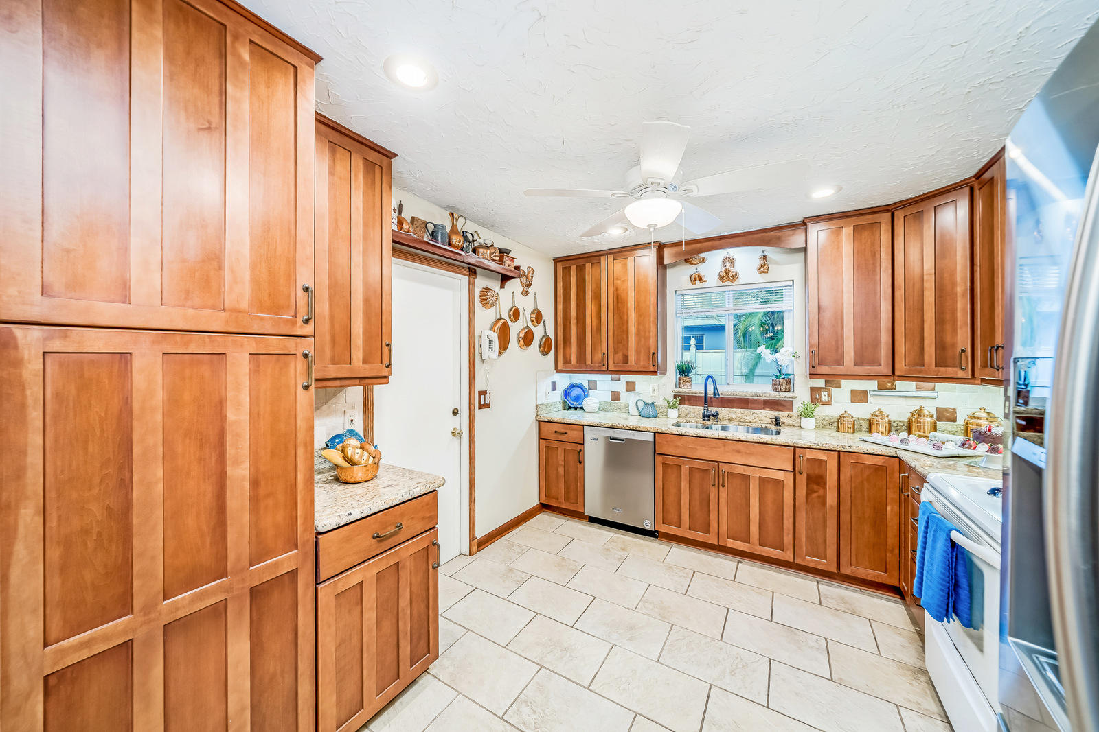 10877 Gable Street Boca Raton, FL 33428 - Photo 30 of 60 Kitchen