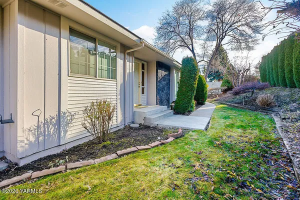 $304,500 | 619 North 32nd Avenue, Unit 13, Yakima, WA 98902