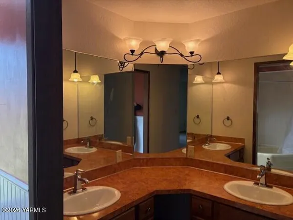 $304,500 | 619 North 32nd Avenue, Unit 13, Yakima, WA 98902