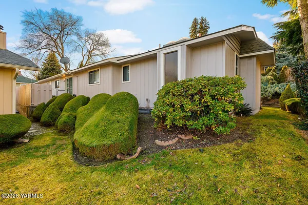 $304,500 | 619 North 32nd Avenue, Unit 13, Yakima, WA 98902