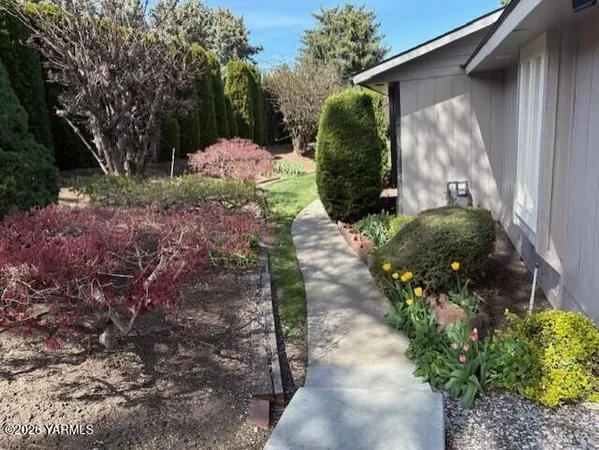 $304,500 | 619 North 32nd Avenue, Unit 13, Yakima, WA 98902
