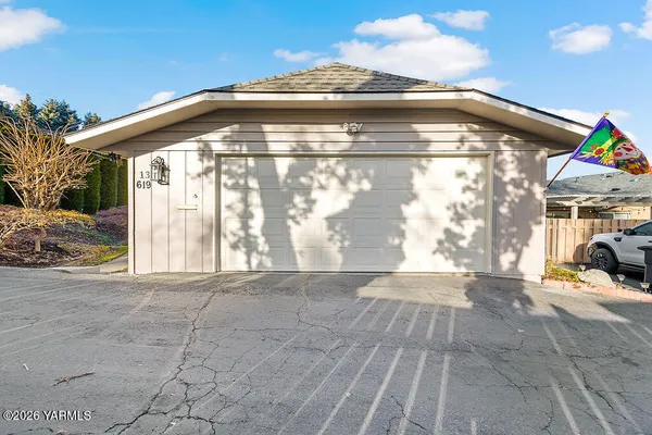 $304,500 | 619 North 32nd Avenue, Unit 13, Yakima, WA 98902
