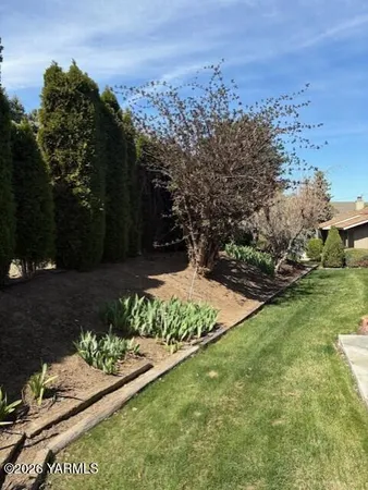 $304,500 | 619 North 32nd Avenue, Unit 13, Yakima, WA 98902