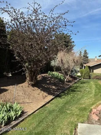 $304,500 | 619 North 32nd Avenue, Unit 13, Yakima, WA 98902