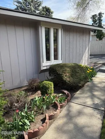 $304,500 | 619 North 32nd Avenue, Unit 13, Yakima, WA 98902