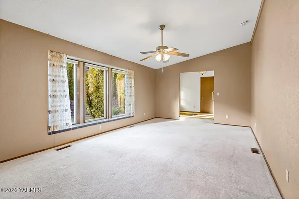 $304,500 | 619 North 32nd Avenue, Unit 13, Yakima, WA 98902