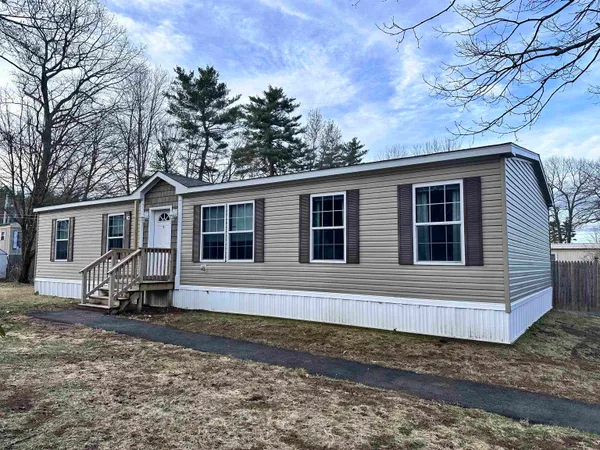$299,900 | 20 Royal Crst Park, Rochester, NH 03867