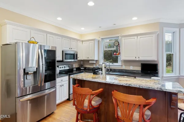 a view of entryway and livingroom
