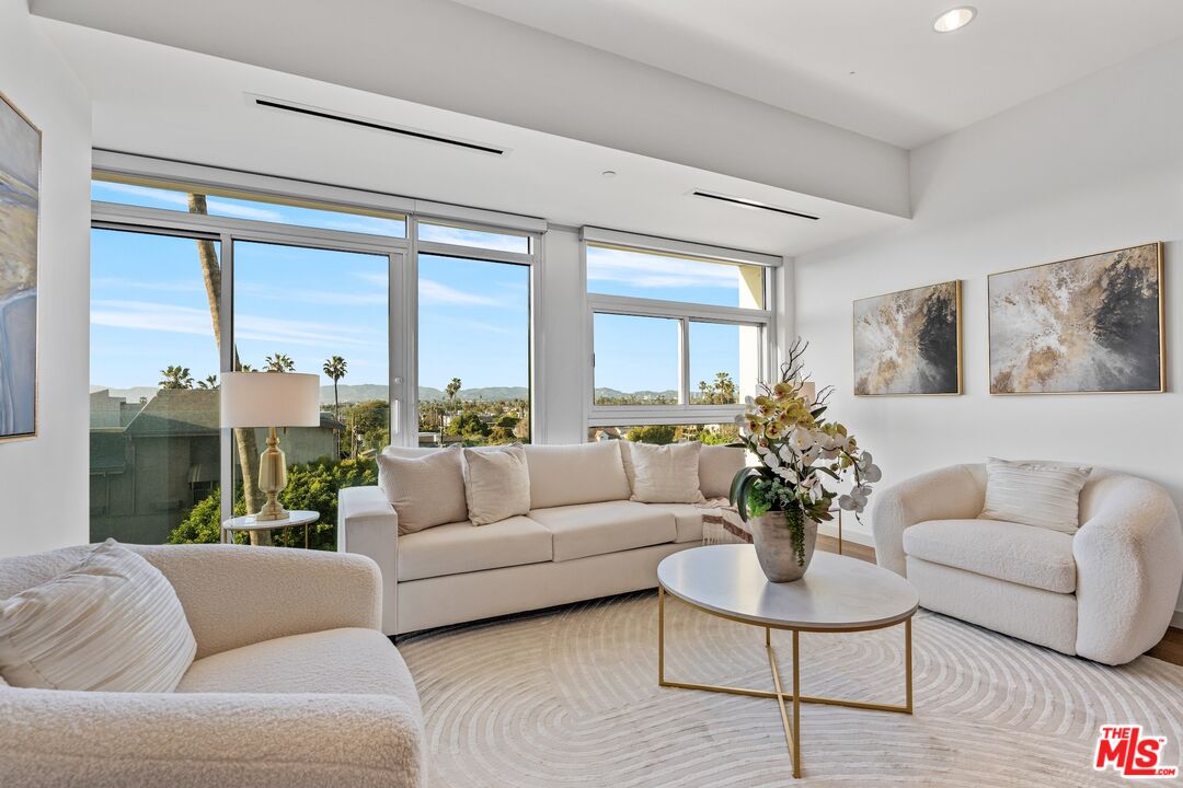 3111 Vía Dolce, Unit 402 Marina del Rey, CA 90292 - Photo 7 of 32