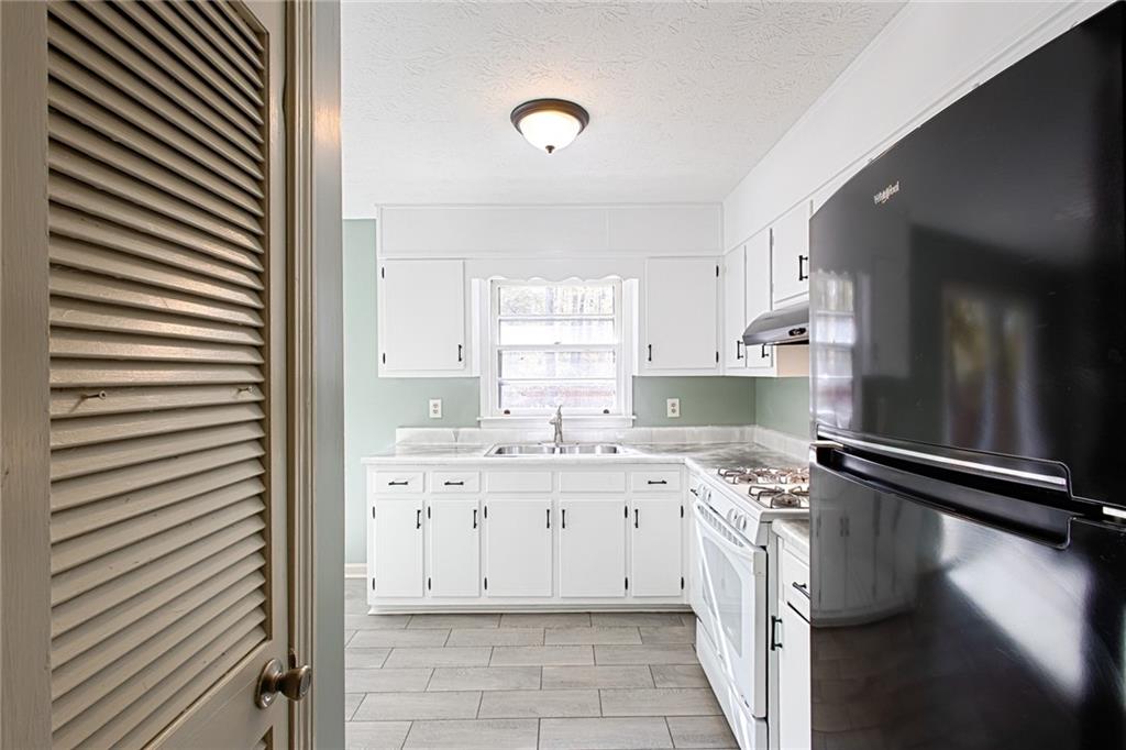 4979 Paris Avenue Powder Springs, GA 30127 - Photo 6 of 33