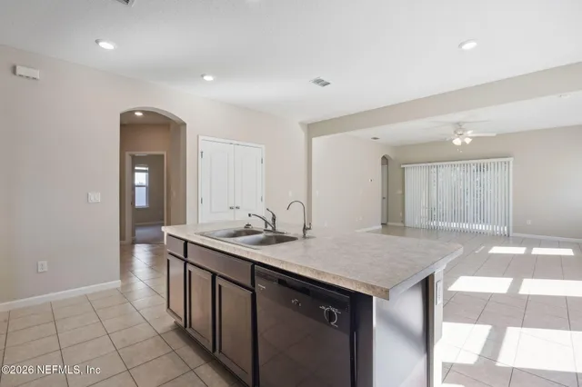 $2,000 | 5598 Kellar Circle, Jacksonville, FL 32218