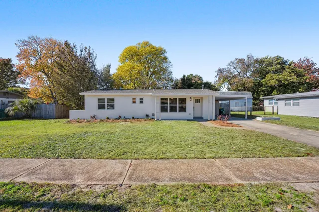 a view of a walk in closet