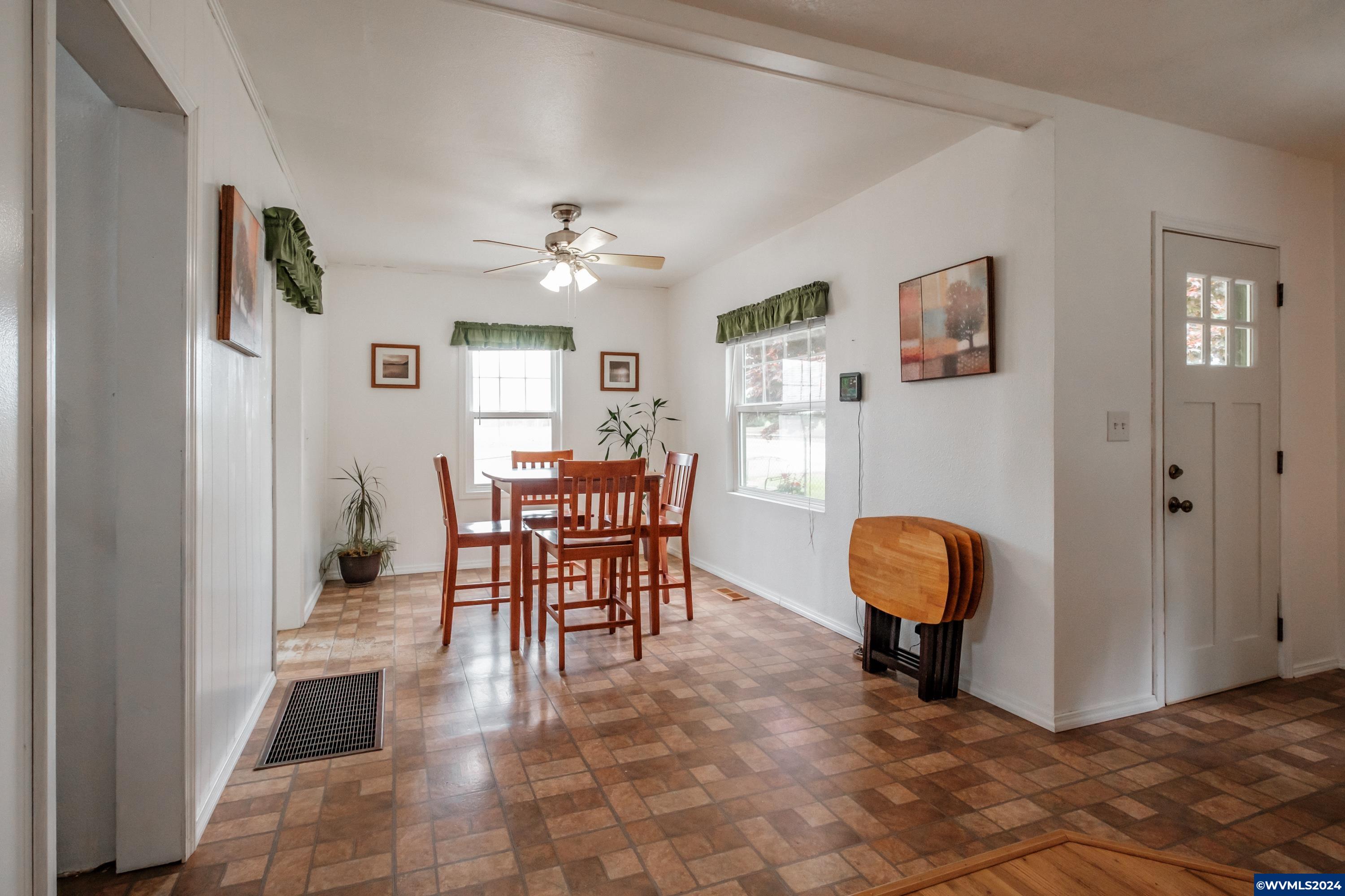 6913 Sunnyview Road Northeast Salem, OR 97305 - Photo 11 of 41 Gallery Image 11
