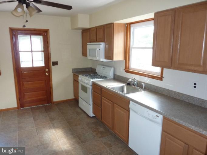 8217 Analee Avenue Rosedale, MD 21237 - Photo 4 of 28 Kitchen