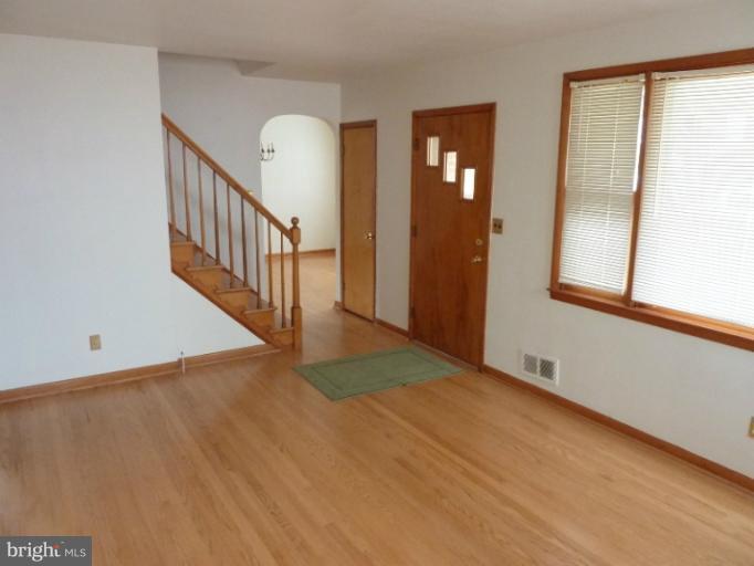 8217 Analee Avenue Rosedale, MD 21237 - Photo 7 of 28 Living Room