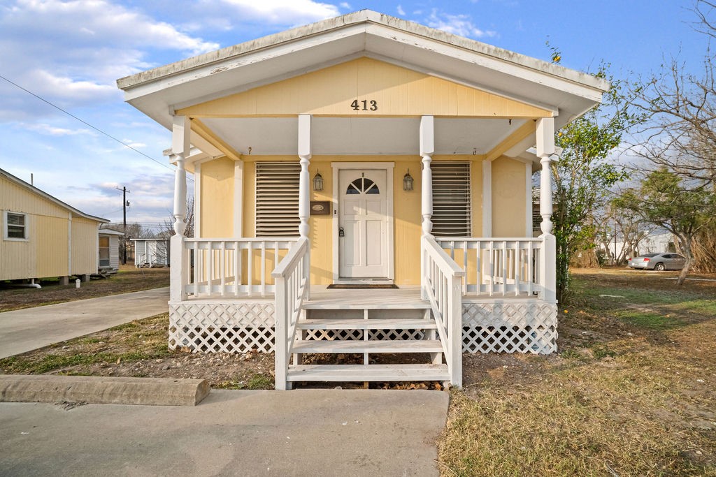 413 East Fulton Street Sinton, TX 78387 - Photo 1 of 27