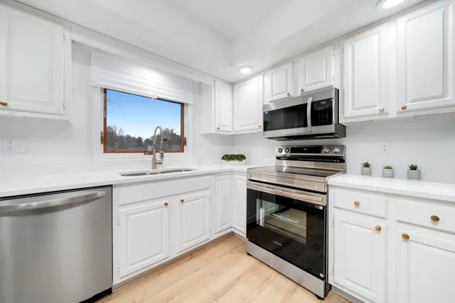 $239,900 | 1630 River Bluff Boulevard, Rockford, IL 61103