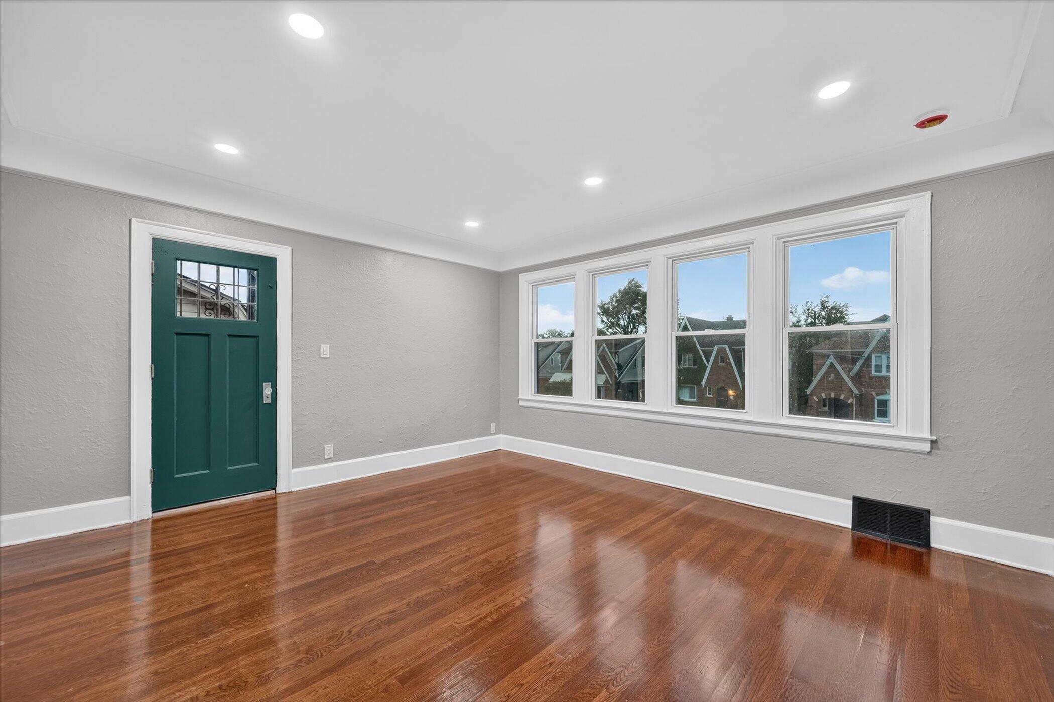 5083 Devonshire Road Detroit, MI 48224 - Photo 27 of 48 29-5083-Devonshire-Rd-WindowStill-Photog